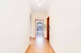 House T5 plus 3 independent T2 apartments, located in Tunes - Algarve House T5 plus 3 independent T2 apartments, located in Tunes - Algarve