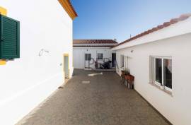 House T5 plus 3 independent T2 apartments, located in Tunes - Algarve House T5 plus 3 independent T2 apartments, located in Tunes - Algarve