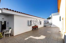 House T5 plus 3 independent T2 apartments, located in Tunes - Algarve House T5 plus 3 independent T2 apartments, located in Tunes - Algarve