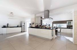 House T5 plus 3 independent T2 apartments, located in Tunes - Algarve House T5 plus 3 independent T2 apartments, located in Tunes - Algarve