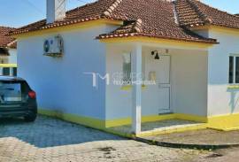 House 2 Bedrooms in Ovar