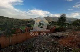 Land with ruin with half a hectare in Monchique