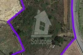 Land with ruin with half a hectare in Monchique