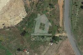 Land with ruin with half a hectare in Monchique