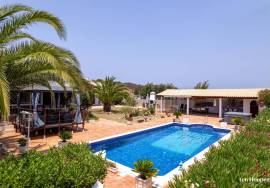 4 bedroom villa nestled in the countryside with ample space.