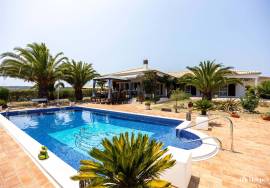 4 bedroom villa nestled in the countryside with ample space.