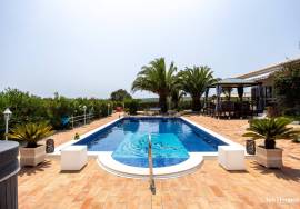 4 bedroom villa nestled in the countryside with ample space.