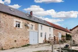 FULLY RENOVATED HOUSE AND 2 GITES AS IMMEDIATE INCOME + ANOTHER BARN AND ANOTHER STABLE TO CONVERT