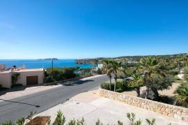 SEMI-DETACHED HOUSE WITH STUNNING SEA VIEWS IN CALA TARIDA