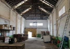 WAREHOUSE OF 280 M2 IN THE CENTER OF CARTAXO.