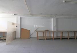 Shop with 221m2 in São João da Madeira