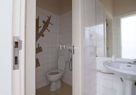Shop with 221m2 in São João da Madeira