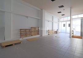 Shop with 221m2 in São João da Madeira