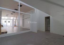 Shop with 221m2 in São João da Madeira