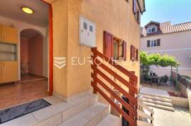 Senj, house 102 m2 in the old town with a nice yard and terrace