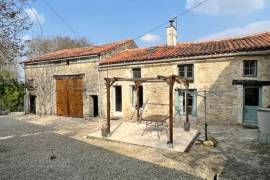 €149950 - Stone house with a gite - Next to Mansle