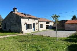 €212750 - Beautiful Old Stone Property Having been Restored With Modern Comforts