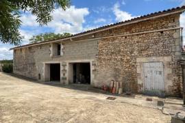 €195000 - 4 bedroom stone house with beautiful garden and large outbuilding
