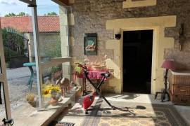 €234000 - 2 Independent Accommodations With A 3rd To Renovate. Gite Potential