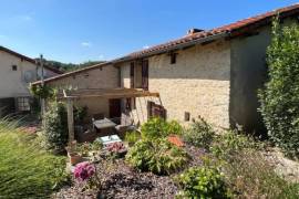 €349950 - Beautiful 4 Bedroom Old House in a Quiet Hamlet