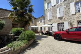 €789000 - Stunning Bourgeoise Town House in the Heart of Civray