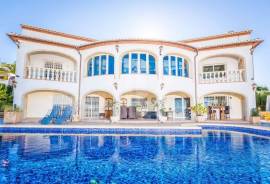 5 Bedrooms - Villa - For Sale