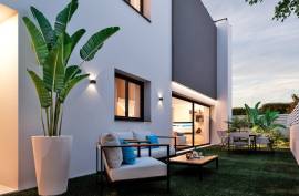 3 Bedrooms - Townhouse - For Sale 3 Bedrooms - Townhouse - For Sale