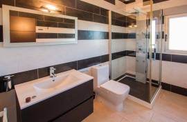 4 Bedrooms - Villa - For Sale