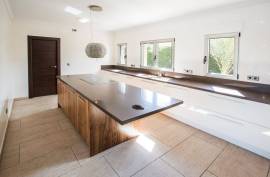 4 Bedrooms - Villa - For Sale