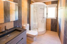 4 Bedrooms - Villa - For Sale