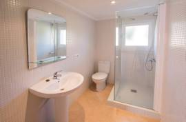 4 Bedrooms - Villa - For Sale