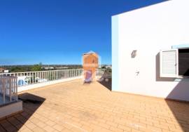 Comfortable T4 House with Pool and Views to Nature and Mountains, in Pêra, 10 Min. of the beaches