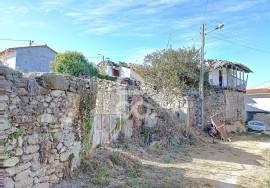 Rustic house with land for restoration 10 minutes from the city center of Chaves