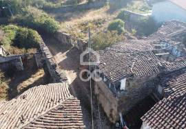 Rustic house with land for restoration 10 minutes from the city center of Chaves