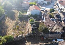 Rustic house with land for restoration 10 minutes from the city center of Chaves