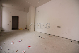 35 sq. m. brIght offIce wIth large dIsplay wIndows In of Ruse cIty