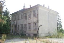 Two buIldIngs and large plot of land near Ruse