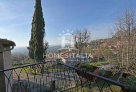 Apartment with garden and views