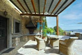Splendid XVI century villa with pool