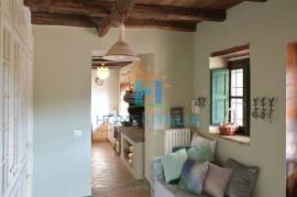 Splendid XVI century villa with pool