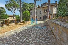 Splendid XVI century villa with pool