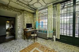 Splendid XVI century villa with pool