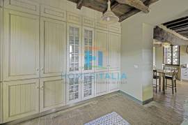 Splendid XVI century villa with pool