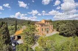 Historic villa with farmhouse