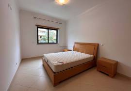 Spacious 3 bedroom apartment with private parking