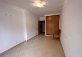 Spacious 3 bedroom apartment with private parking