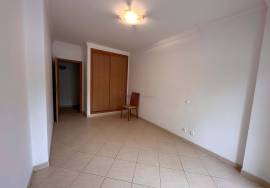 Spacious 3 bedroom apartment with private parking