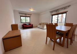 Spacious 3 bedroom apartment with private parking