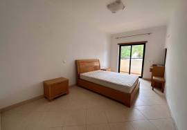 Spacious 3 bedroom apartment with private parking