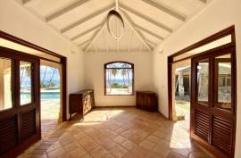 Luxurious Beachfront Villa